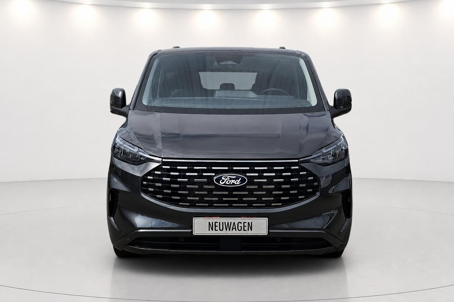 Ford Tourneo Custom Neuwagen in Schwarz, Frontansicht im Studio