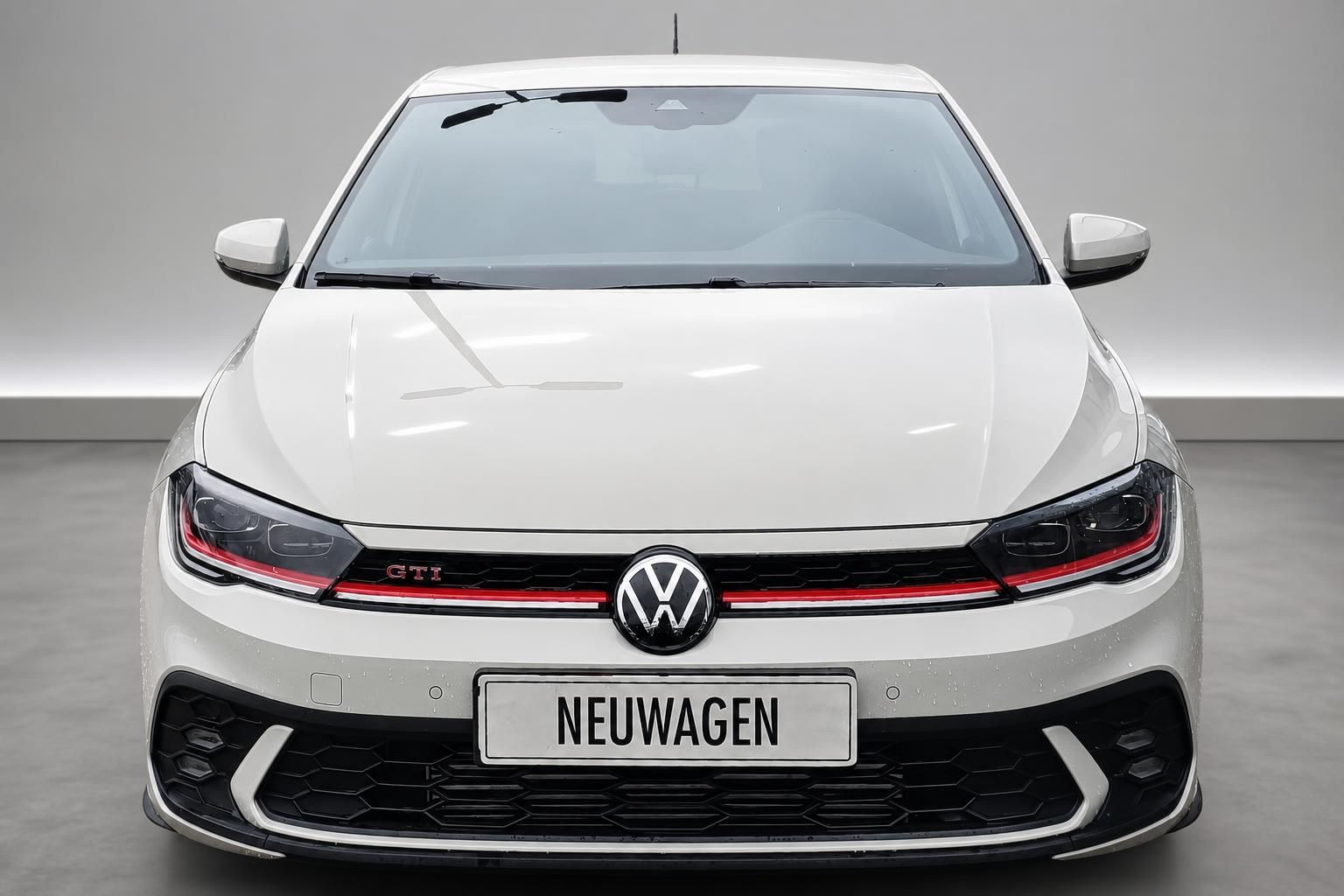 VW Polo GTI weiß, Frontalansicht mit Kennzeichen Neuwagen