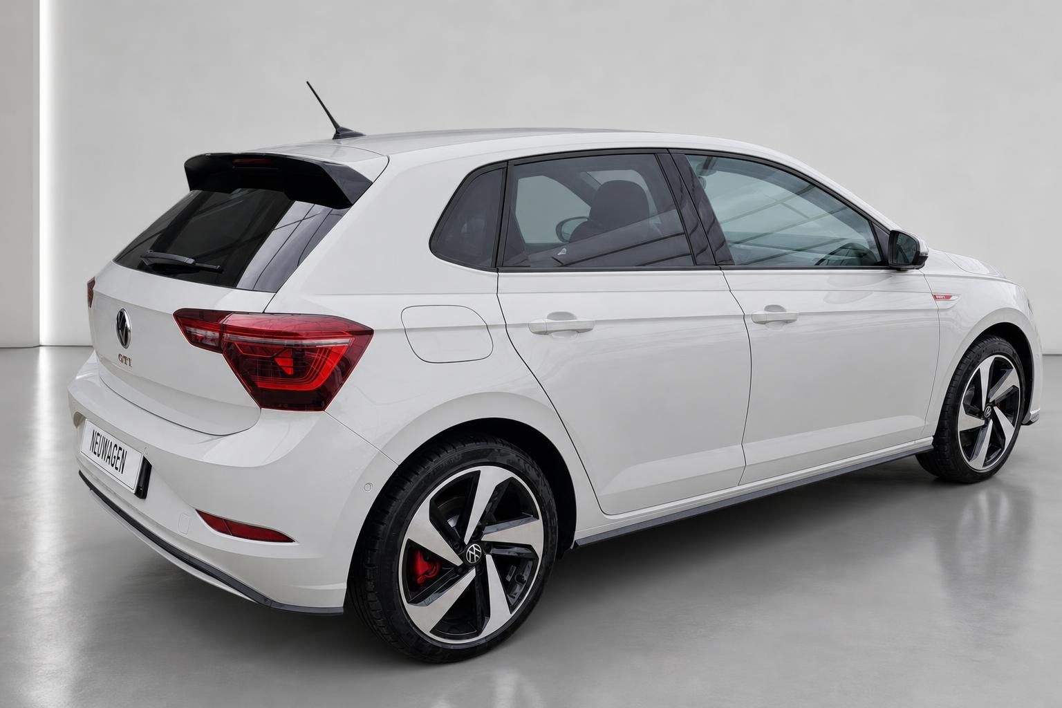 VW Polo GTI weiss Heckansicht seitlich