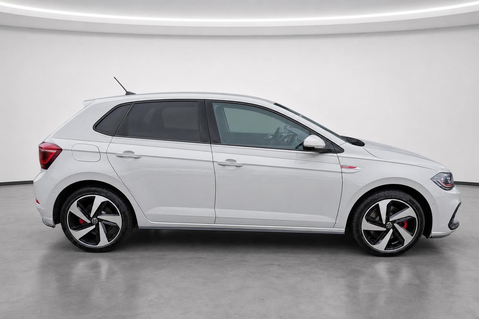 VW Polo GTI weiss Seitenansicht Studioaufnahme