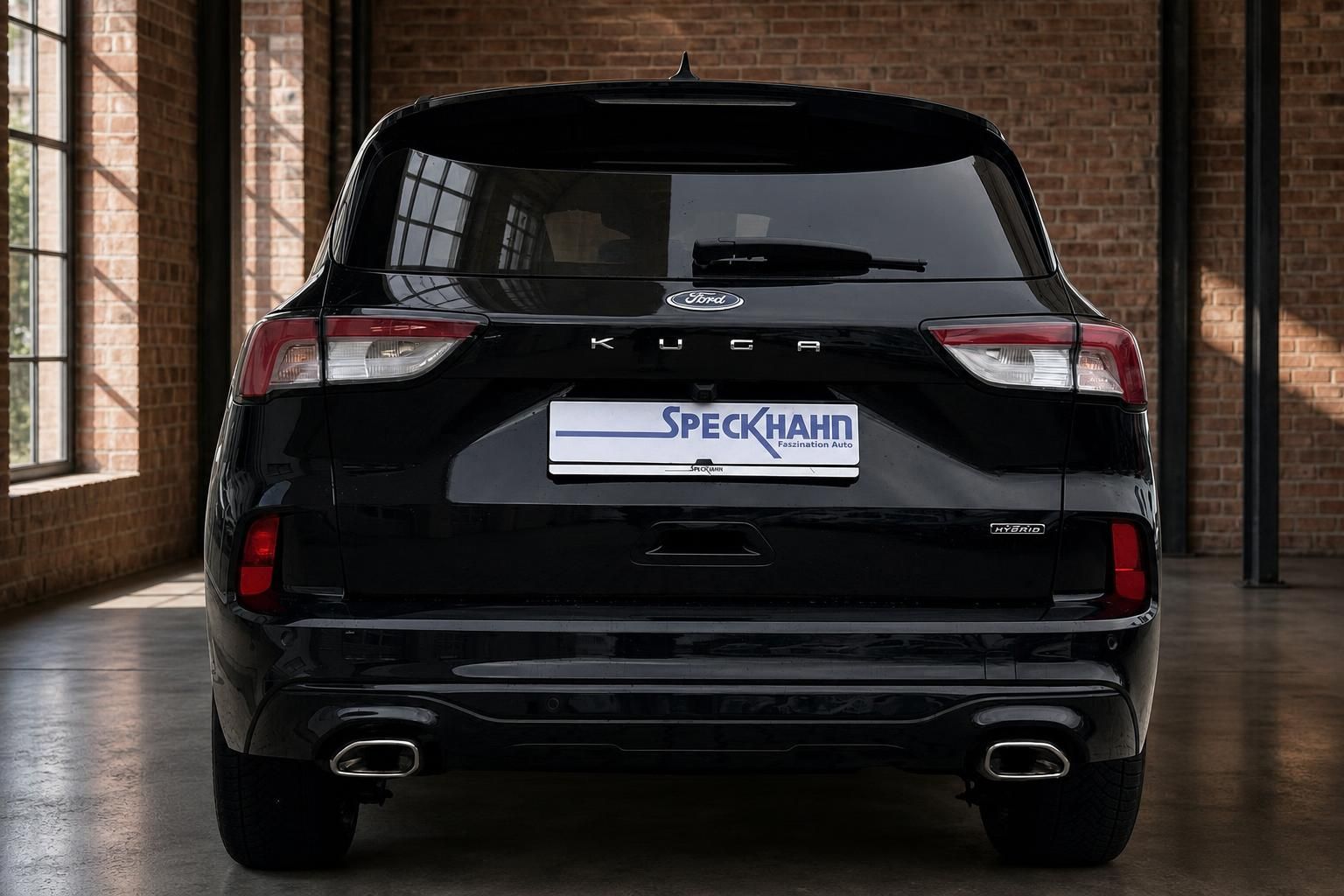 Ford Kuga schwarz Heckansicht mit Kennzeichenhalter Speckhahn