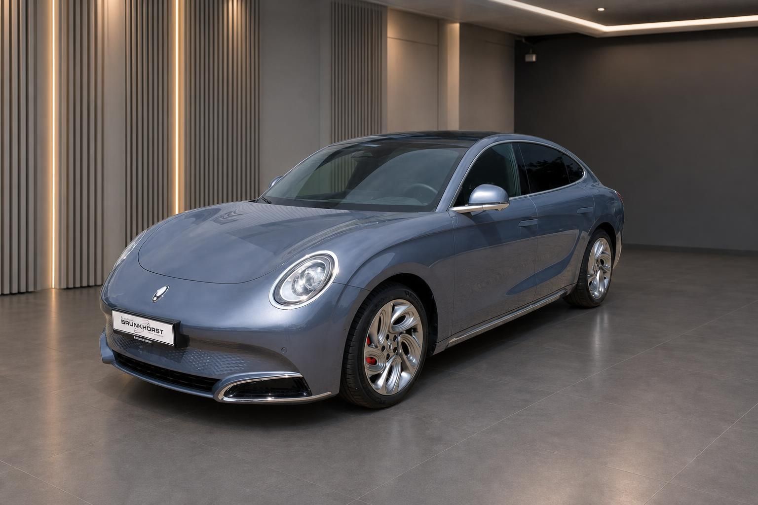 ORA Elektroauto in grau metallic - Seitenansicht im modernen Showroom