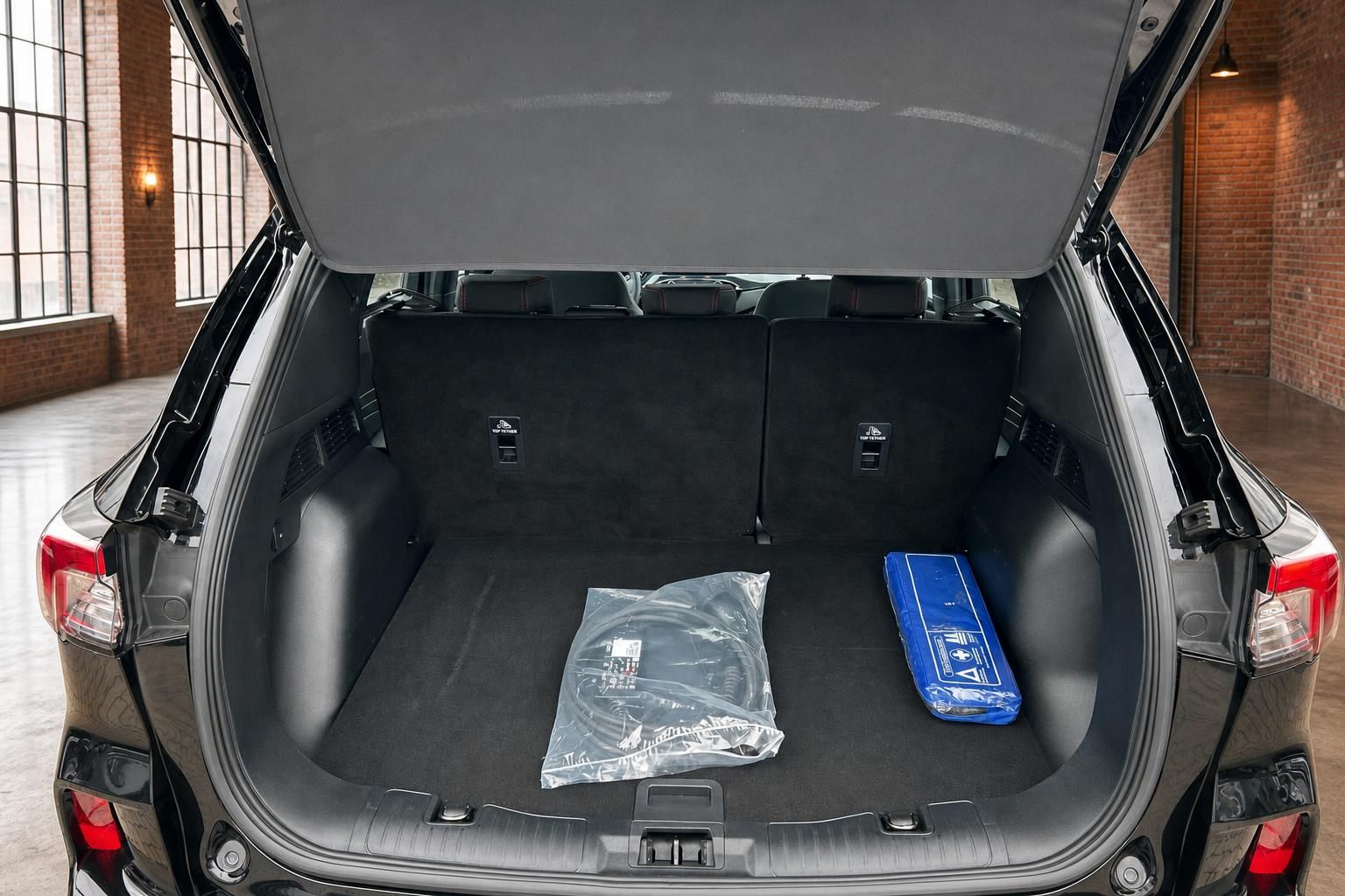 Ford Kuga Kofferraum mit Zubehör und umklappbaren Rücksitzen