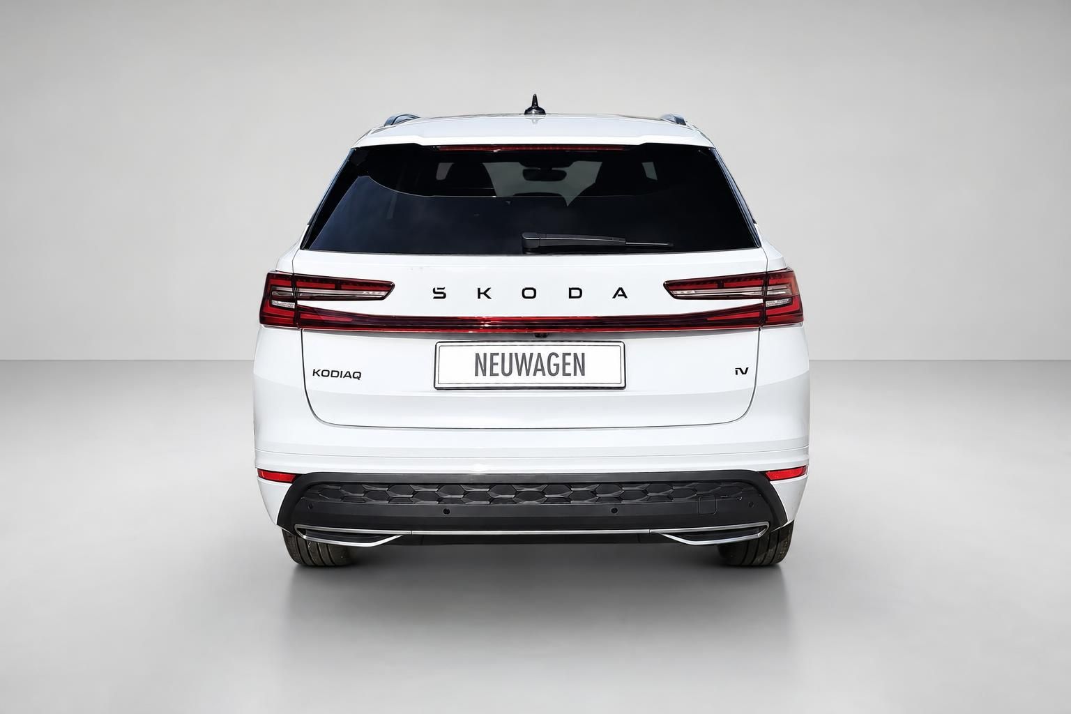 Skoda Kodiaq weiß, Heckansicht im Studio