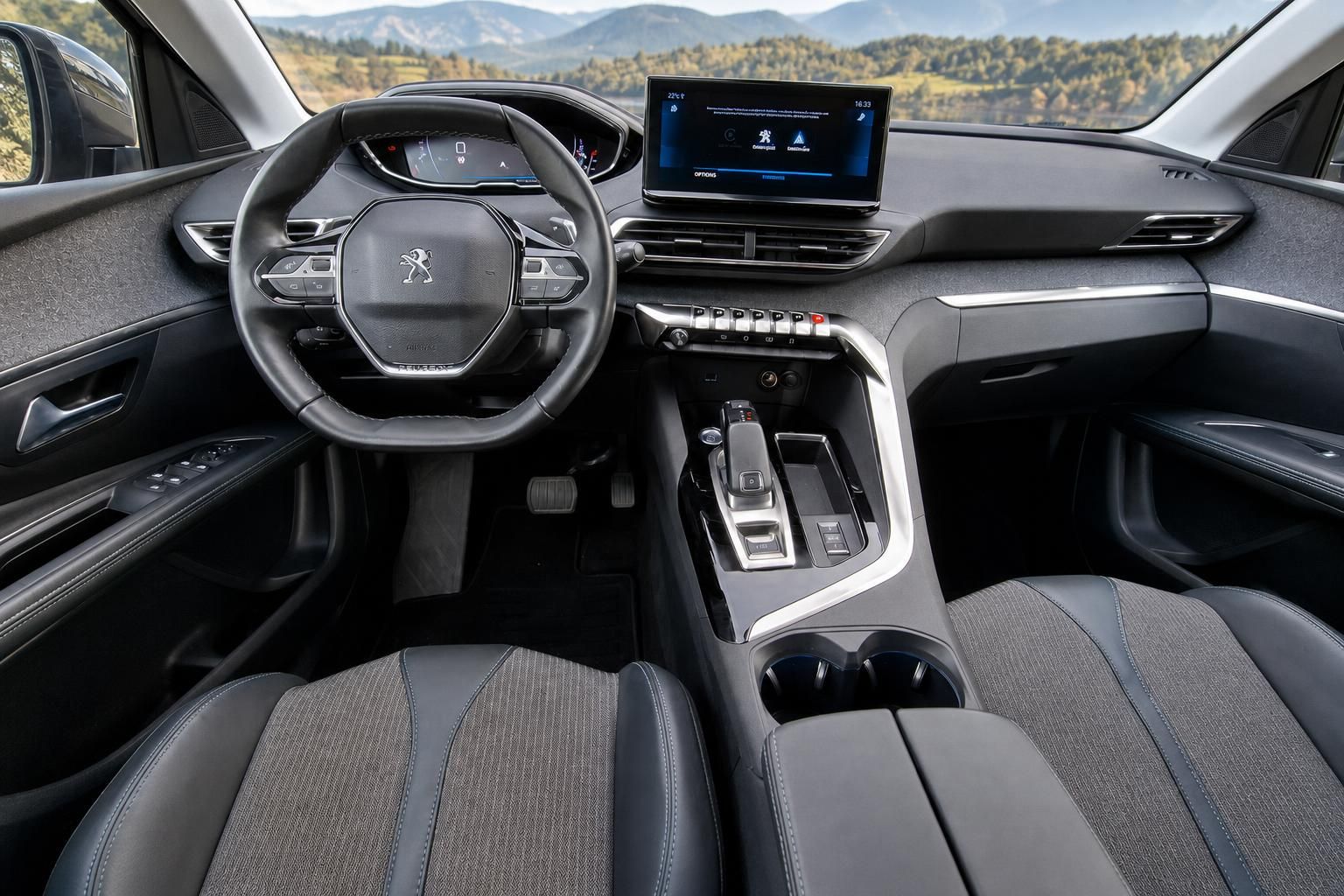 Peugeot Innenraum Cockpit mit Lenkrad und Touchscreen Display