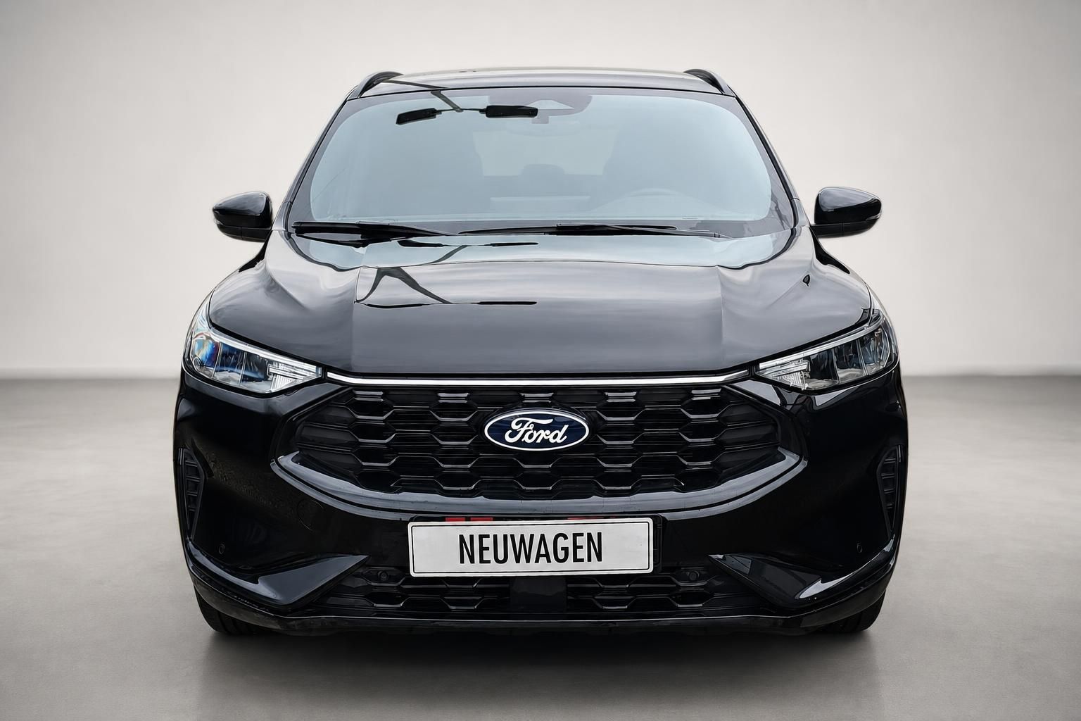Ford Kuga schwarz Frontansicht mit Kuehlergrill