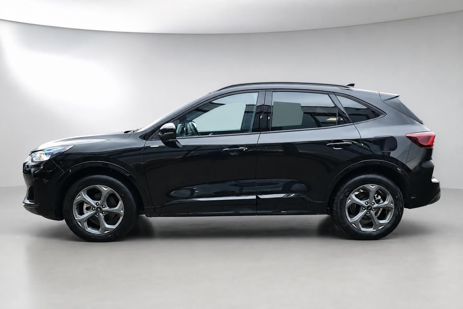 Ford Kuga schwarz Seitenansicht SUV Neuwagen