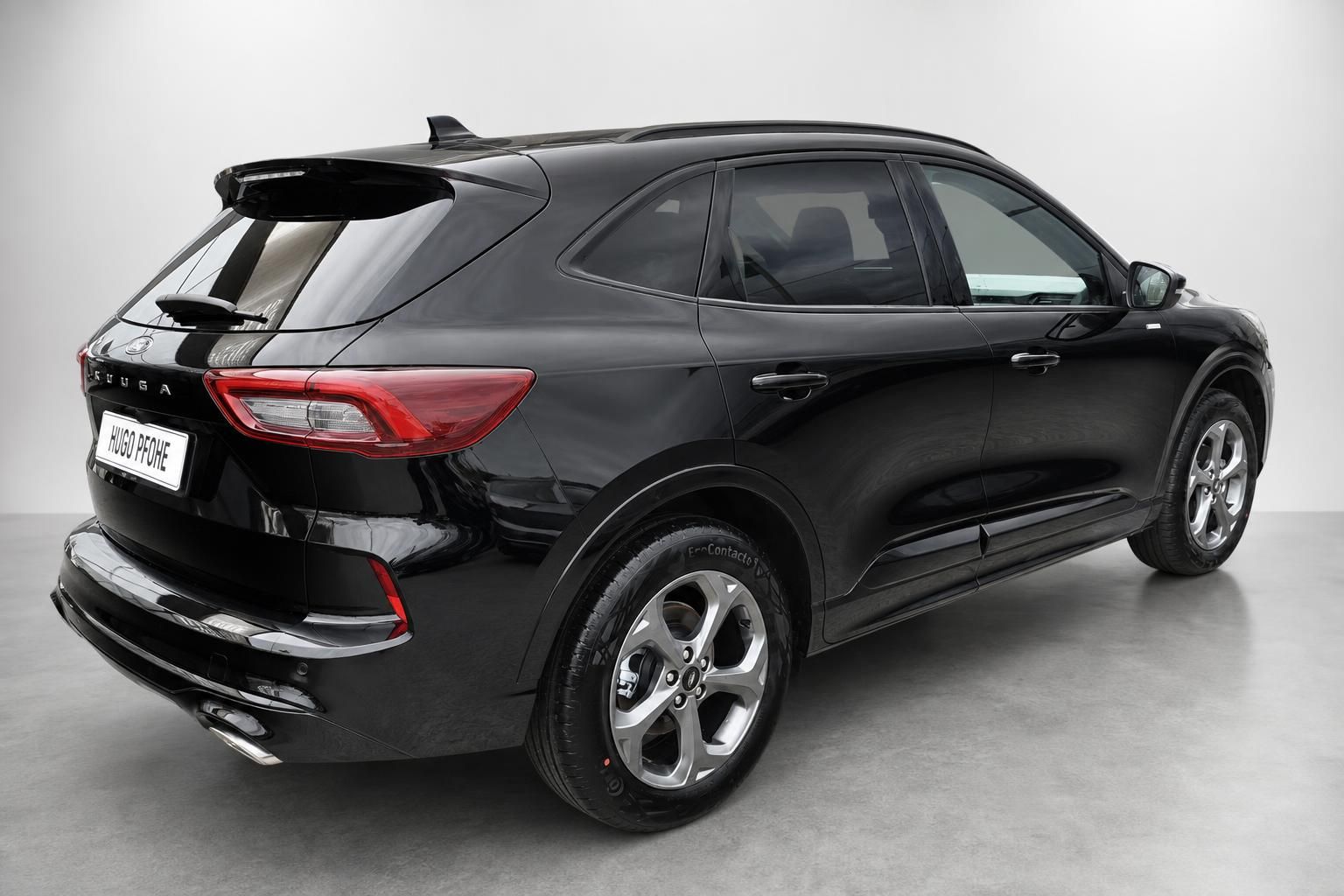 Ford Kuga schwarz Heckansicht mit Alufelgen