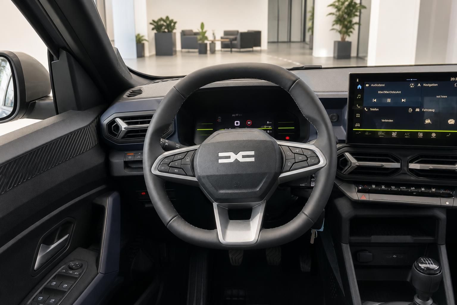Cockpit mit Lenkrad, Digitaltacho und Infotainment-Display im Fahrzeuginnenraum