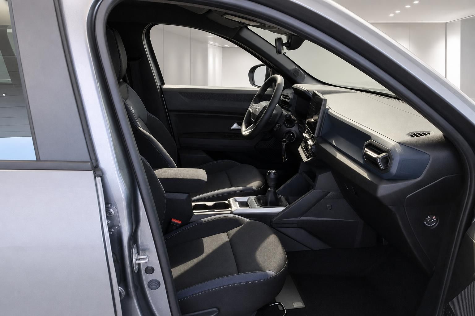 Fahrzeug Innenraum mit Vordersitzen, Schaltung und Armaturenbrett im Detail