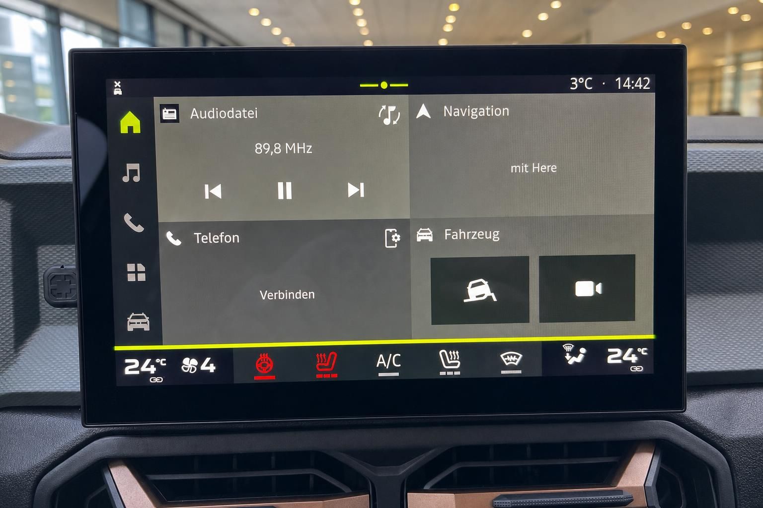 Fahrzeug Touchscreen Infotainment-System mit Navigation und Klimasteuerung