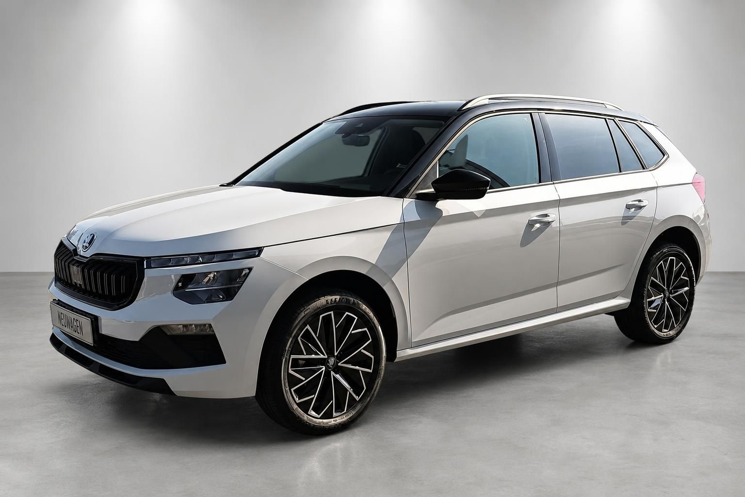 Skoda Kamiq weiß Frontperspektive Neuwagen im Studio