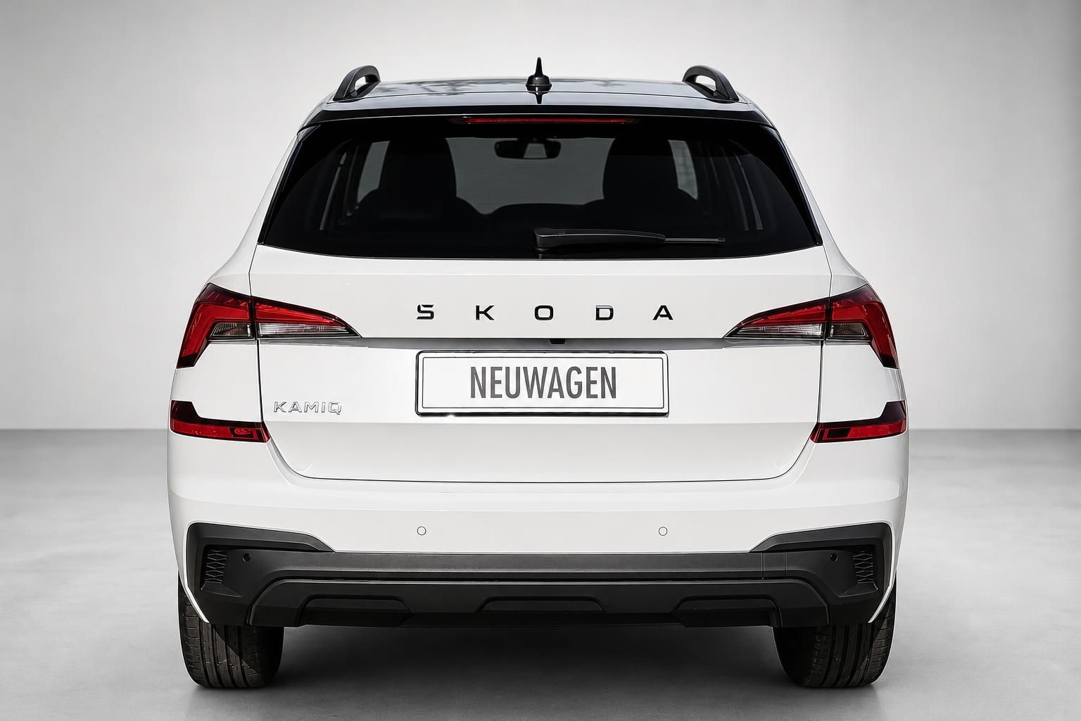 Skoda Kamiq weiss Heckansicht Neuwagen Studio