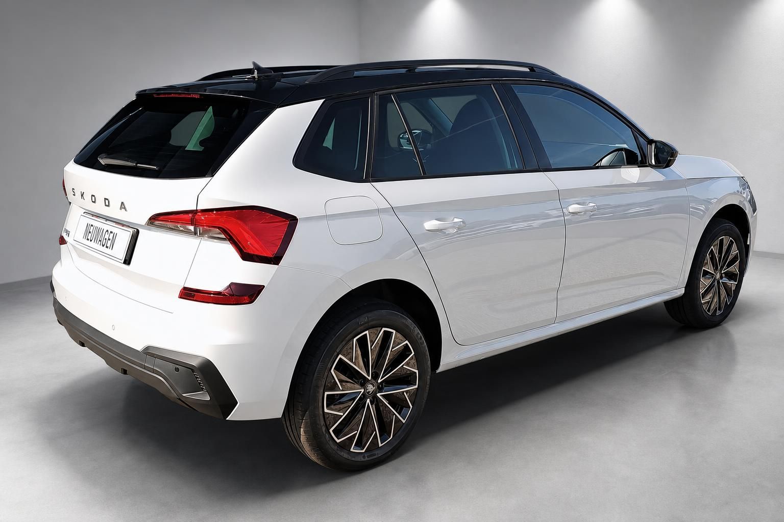 Skoda Kamiq weiss Heck seitlich Neuwagen mit Alufelgen