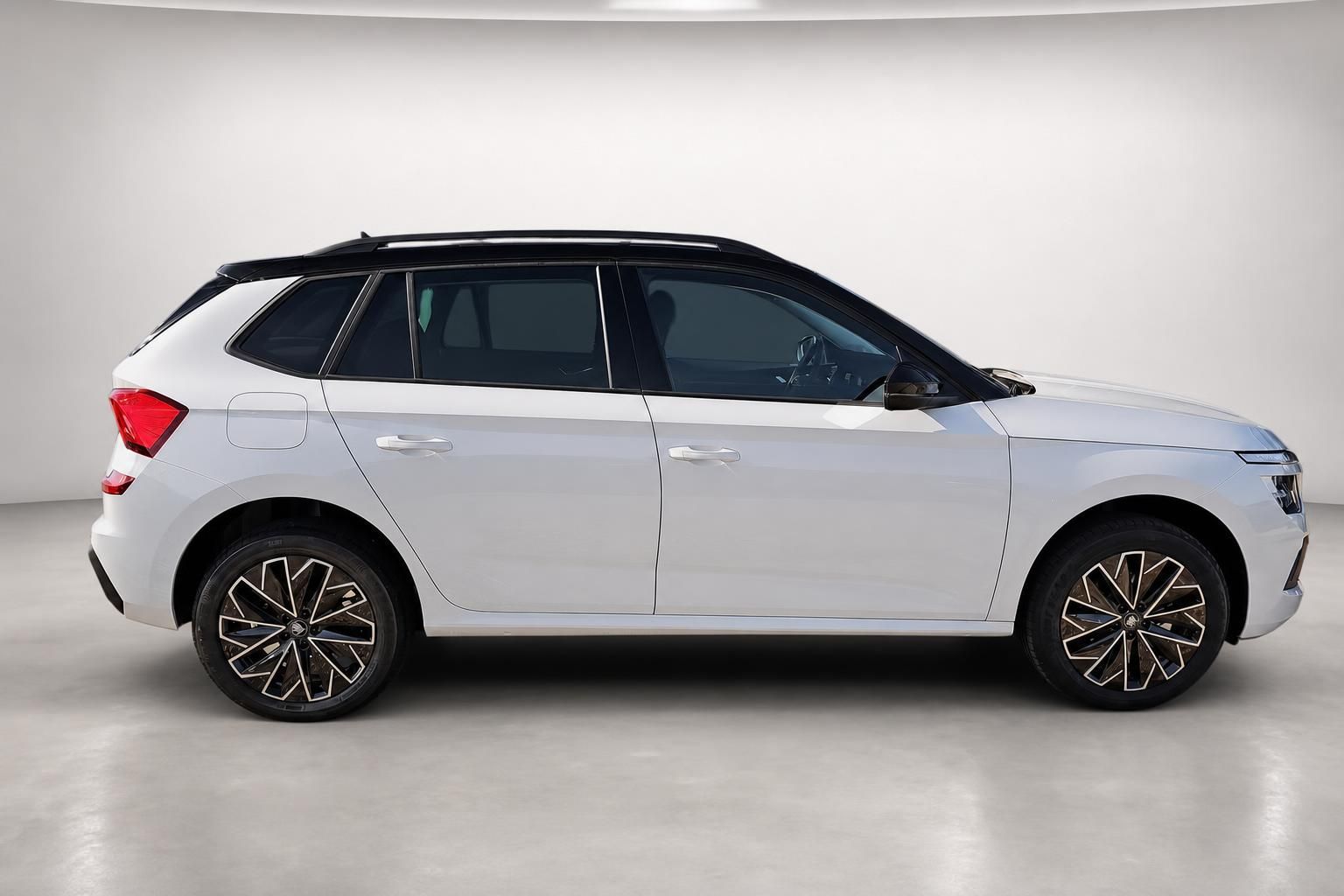 Skoda Kamiq weiss Seitenansicht Kompakt-SUV Studio