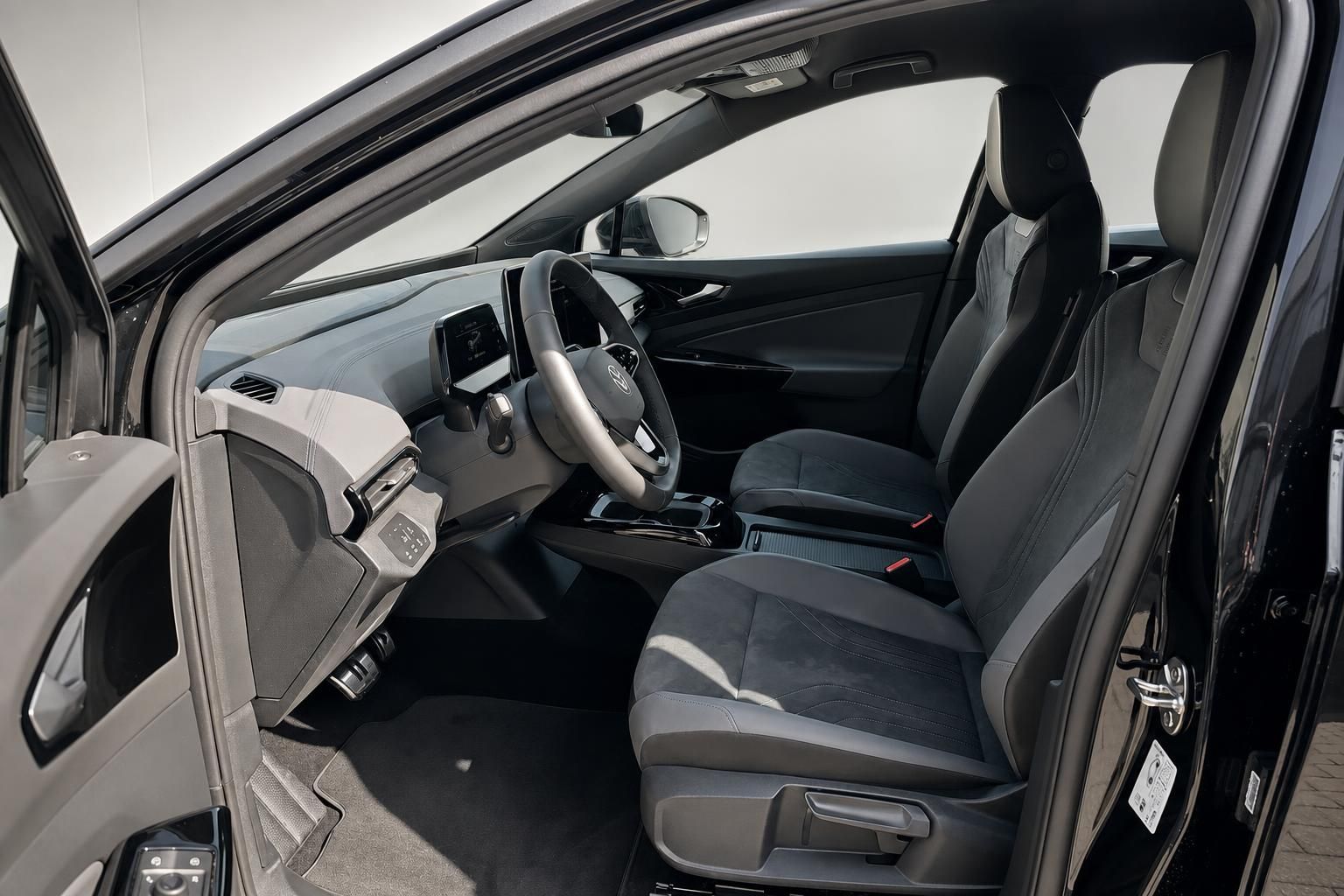 VW ID.4 Innenraum, Blick auf Fahrersitz und Cockpit