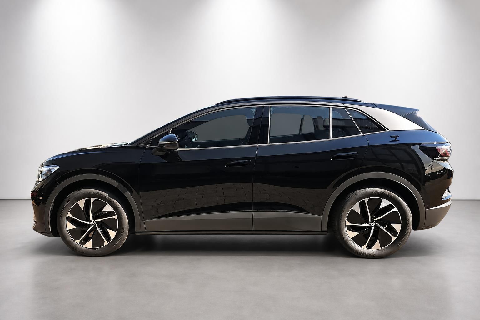VW ID.4 schwarz Seitenansicht Elektro-SUV Profil