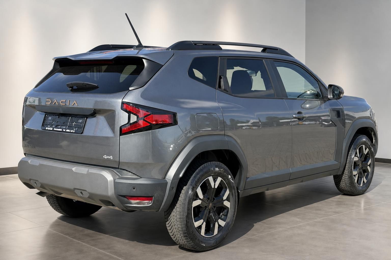 Dacia Duster 4x4 grau Heck-Seitenansicht mit Alufelgen