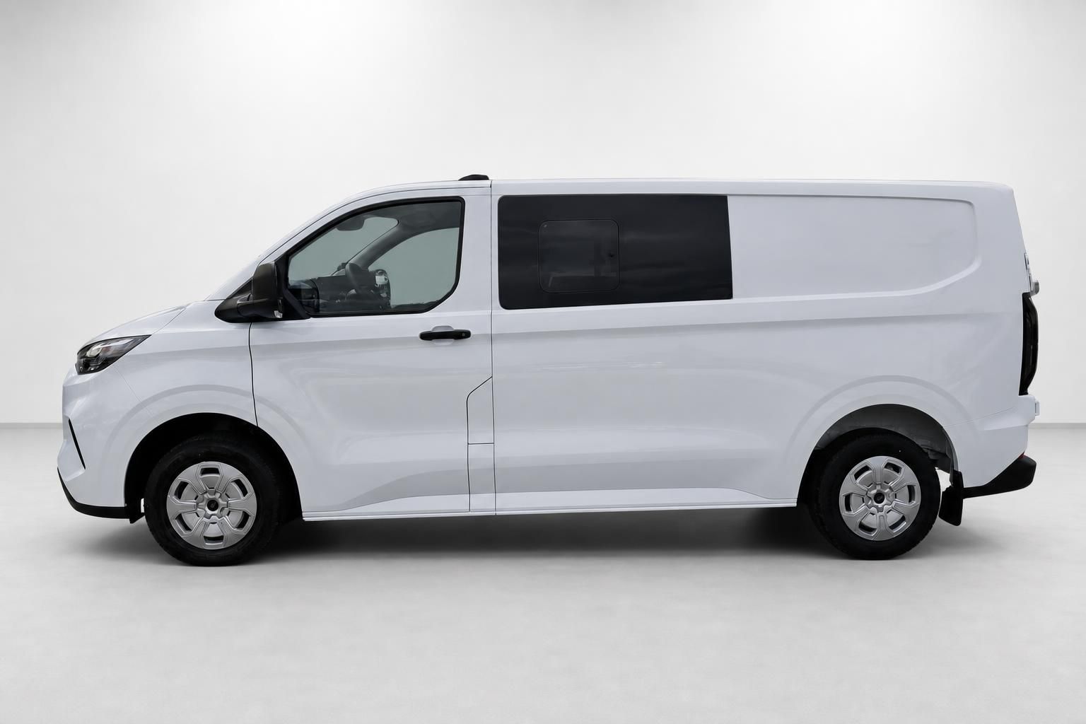 Ford Transit Custom weiß, Seitenansicht Kastenwagen im Studio