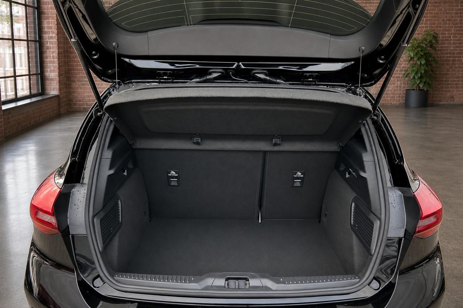 Ford Focus Kofferraum geöffnet mit viel Stauraum von hinten