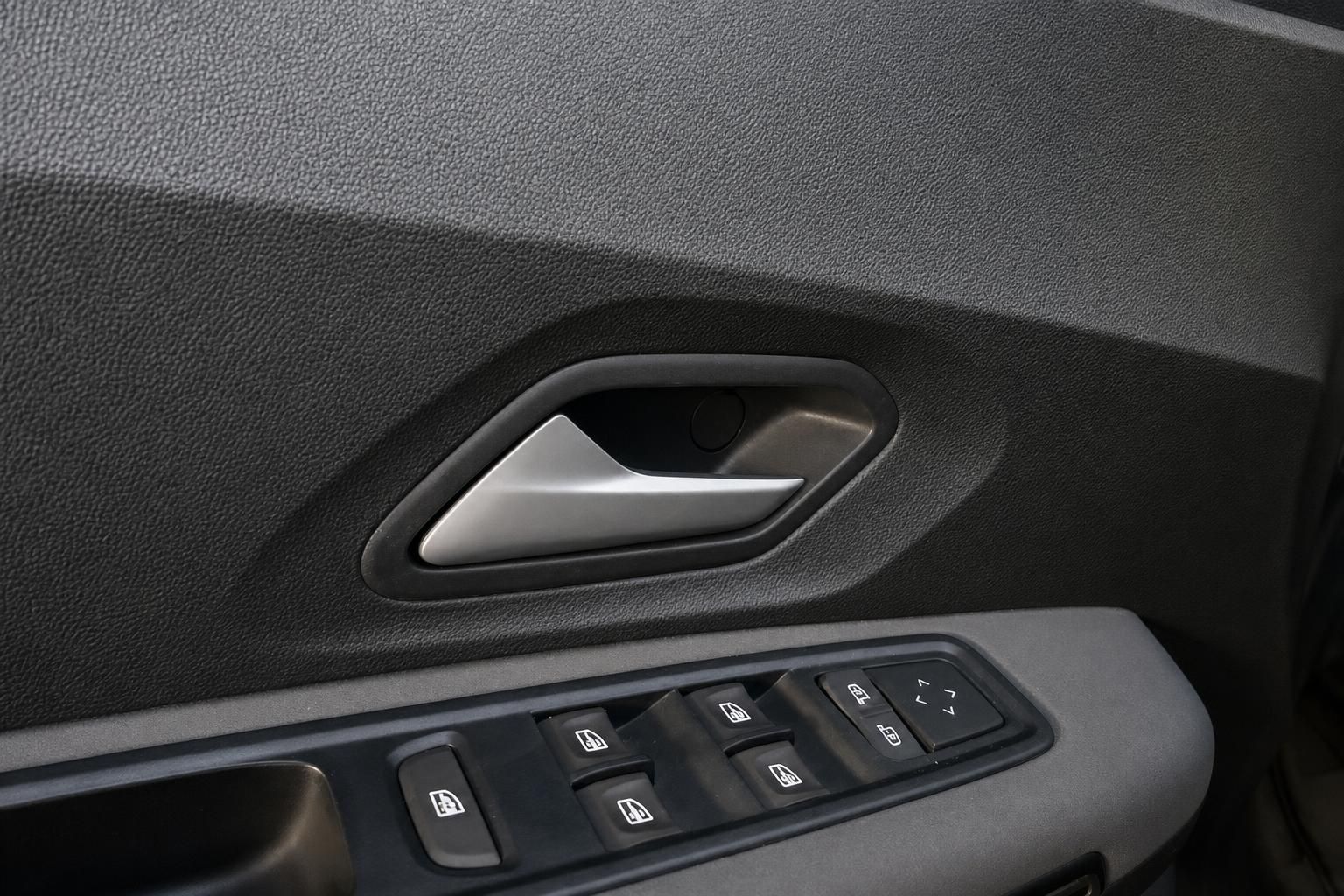 Dacia Stepway Innenausstattung Türgriff und Fensterheber-Bedienelemente