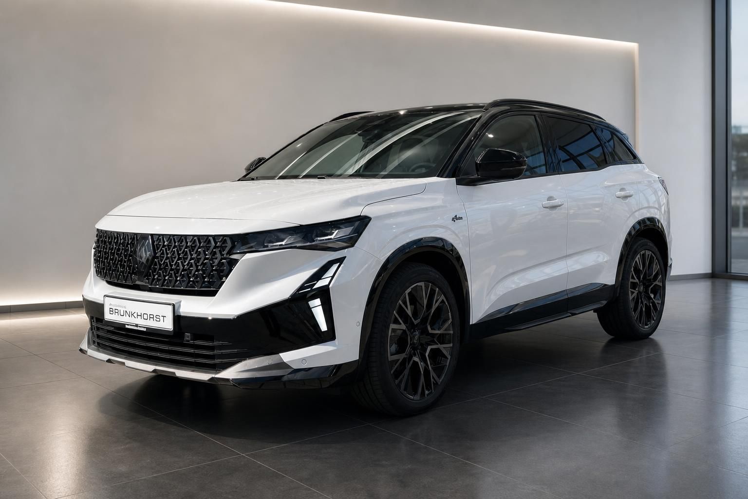 Renault Austral weiß, Frontansicht schräg im Autohaus Brunkhorst