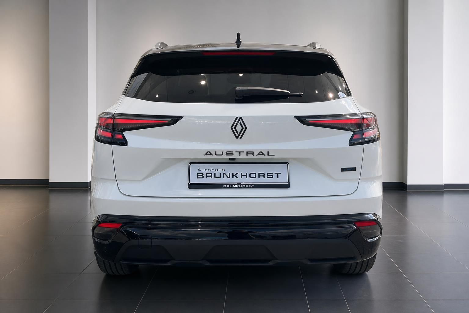 Renault Austral weiß, Heckansicht im Autohaus Brunkhorst