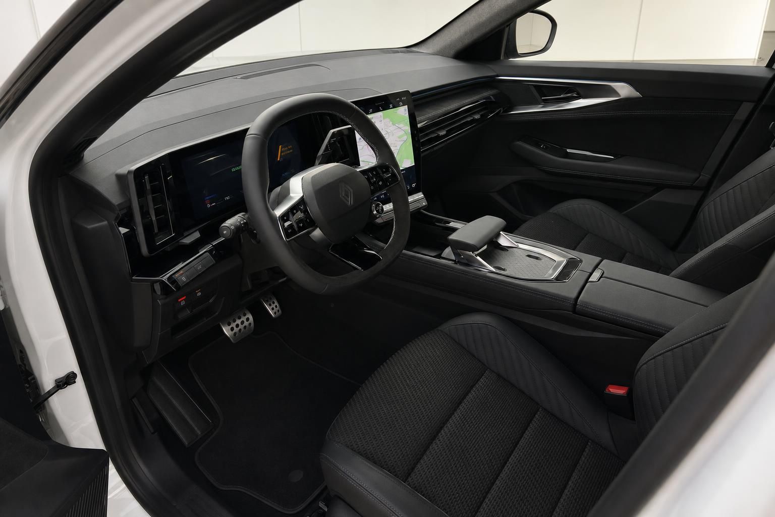Renault Austral Innenraum mit Cockpit und Lederausstattung