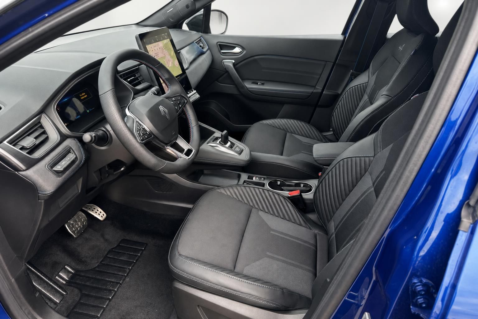 Renault Captur Innenraum - modernes Cockpit mit Touchscreen und schwarzer Ausstattung