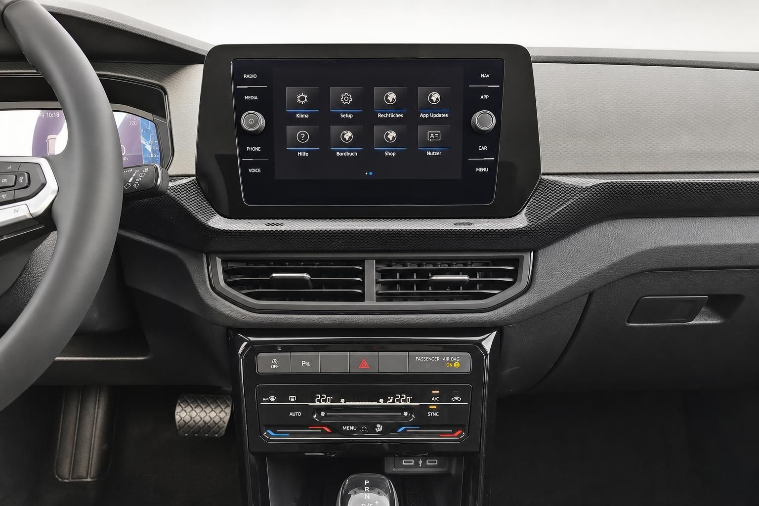 Nahaufnahme Infotainment Touchscreen und Klimabedienung im VW