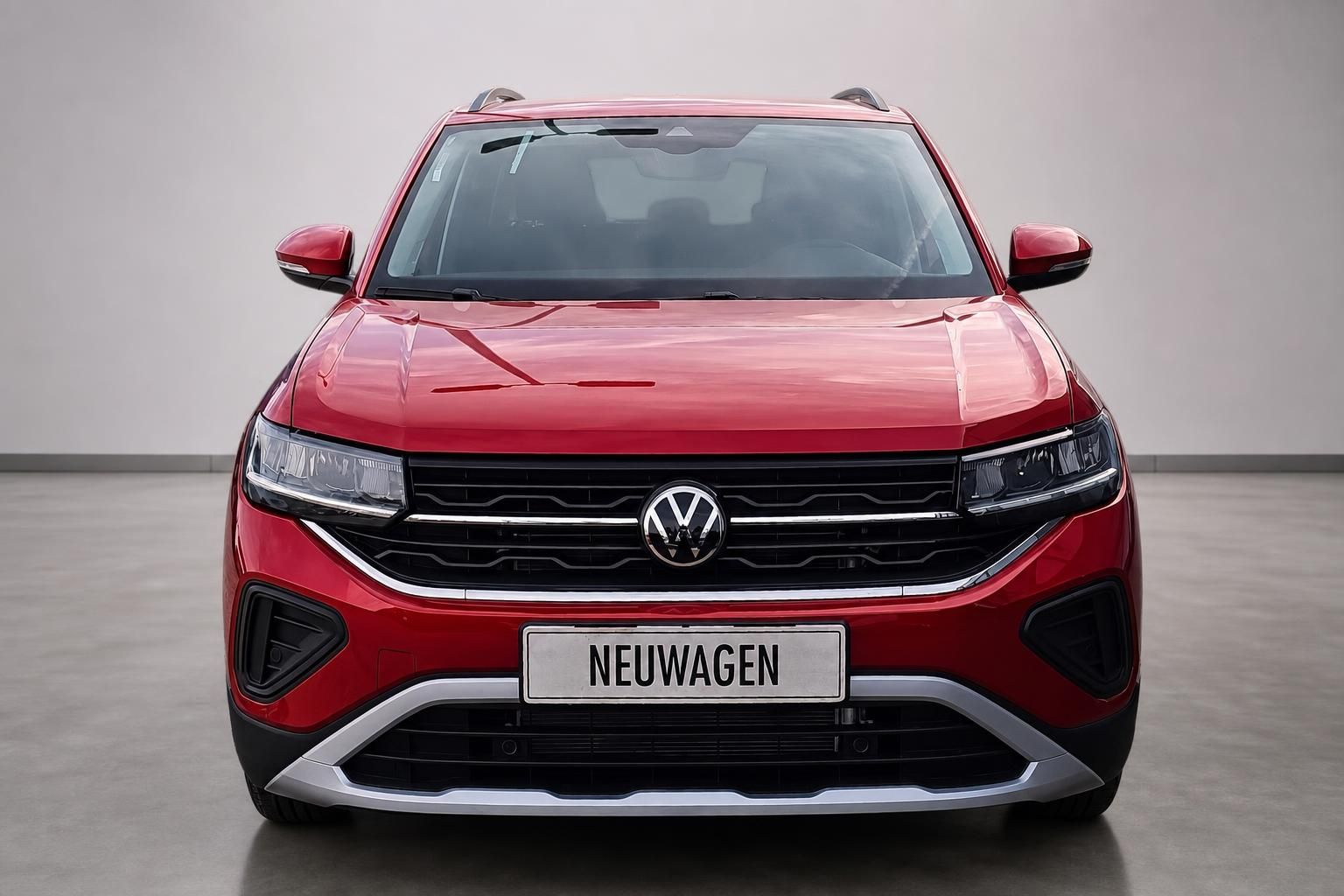 VW T-Cross rot Frontansicht mit Kuehlergrill im Studio