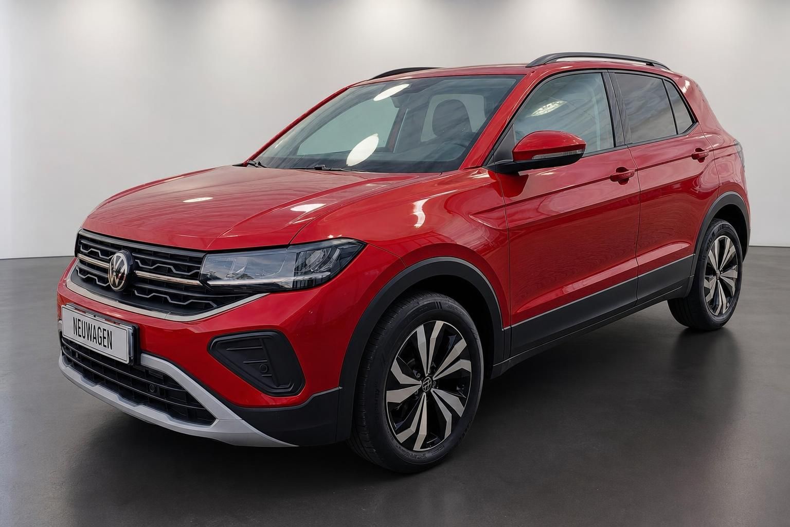 VW T-Cross rot Frontansicht schraeg im Studio