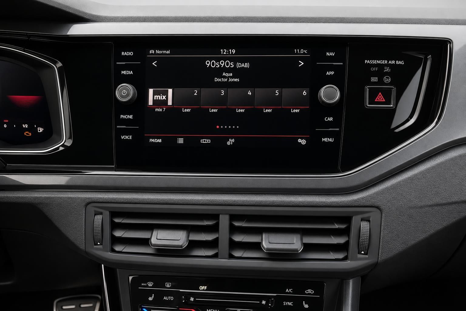 VW Polo GTI Mittelkonsole mit Infotainment-Bildschirm und Klimabedienung