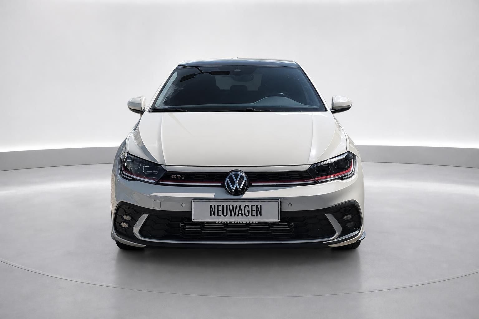 VW Polo GTI Frontalansicht mit Kuehlergrill und LED-Scheinwerfern