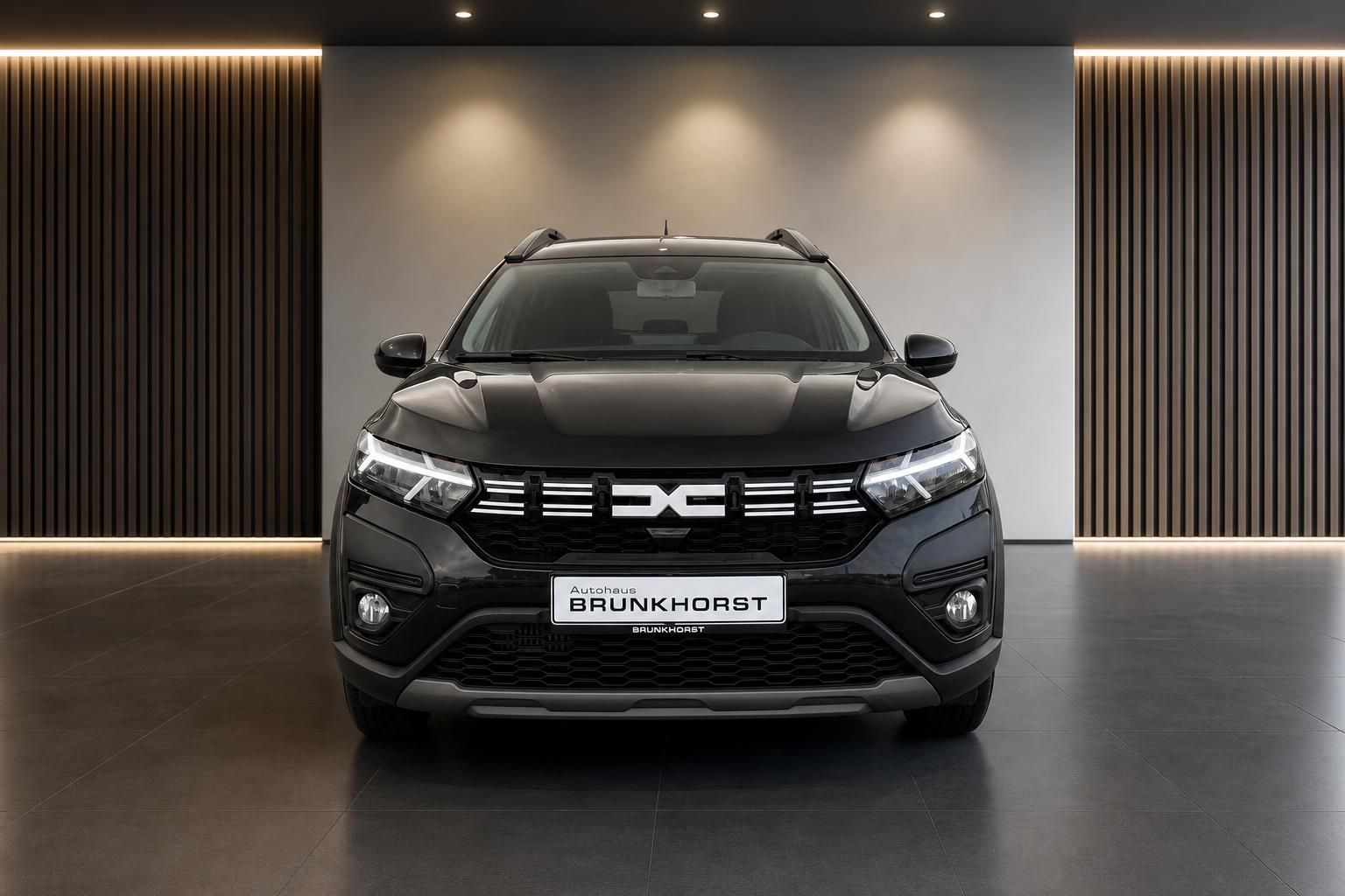 Dacia Jogger schwarz Frontansicht mit LED-Scheinwerfern