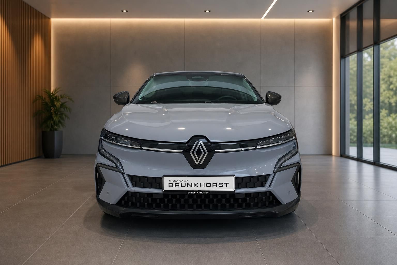 Renault Mégane E-Tech Electric weiß Frontansicht mit Brunkhorst Kennzeichen im Autohaus