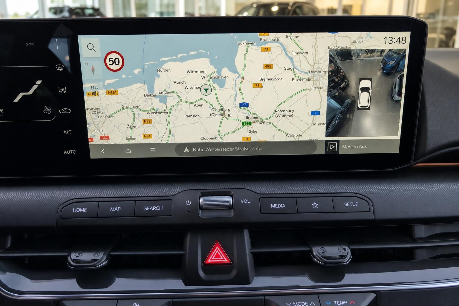 Kia Infotainment-Display mit Navigationskarte und Rückfahrkamera