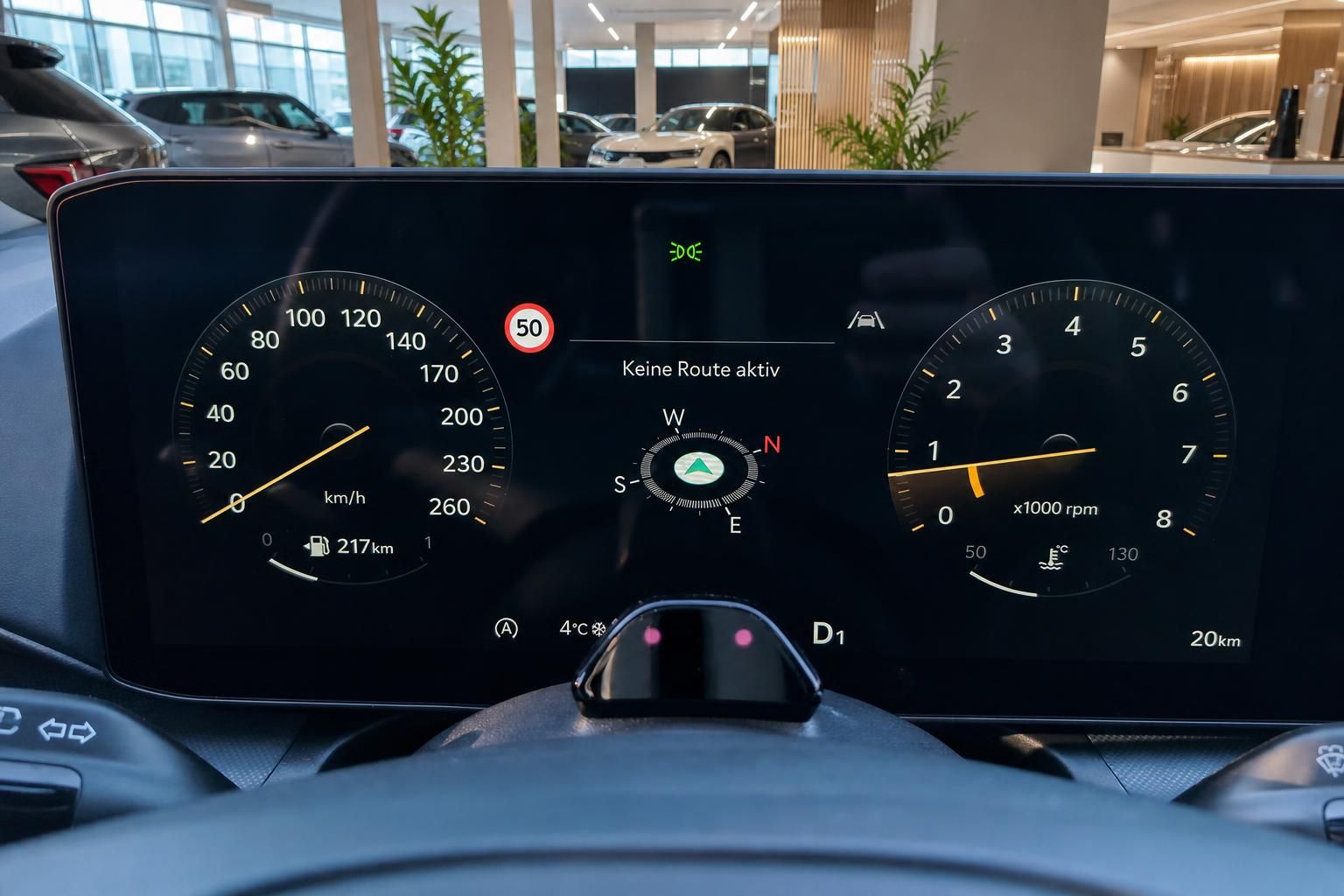 Digitales Kombiinstrument mit Tacho und Drehzahlmesser im Fahrzeug