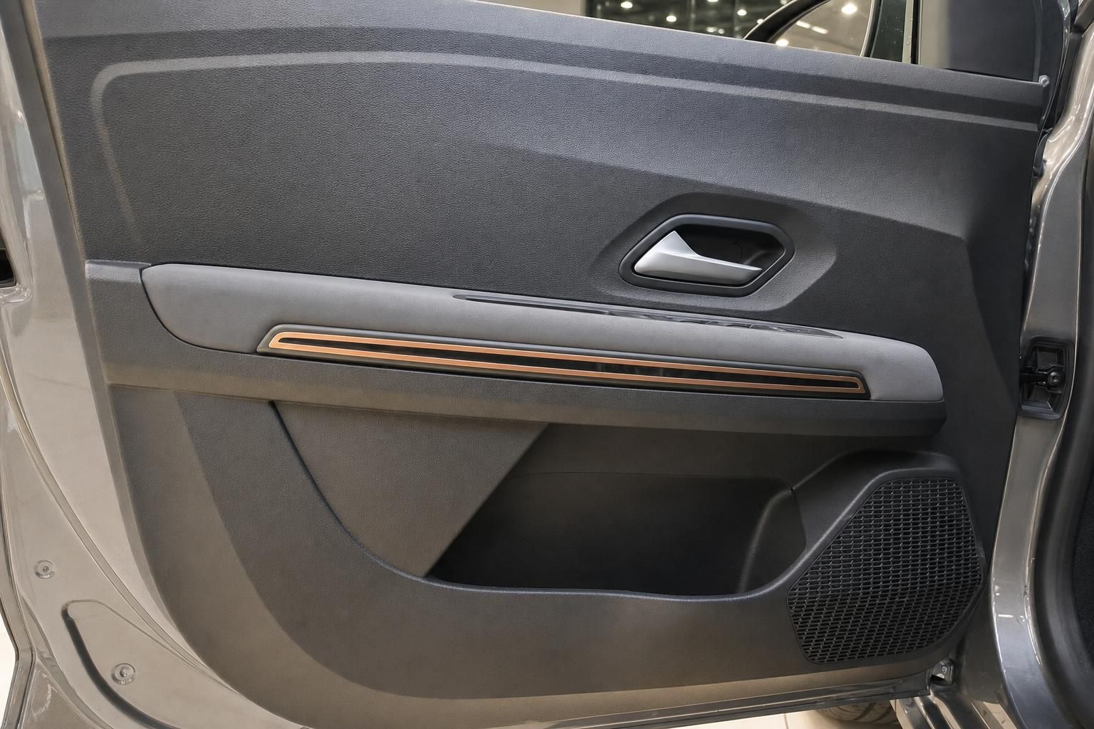 Fahrzeug Türverkleidung mit modernem Design und orangenen Akzenten