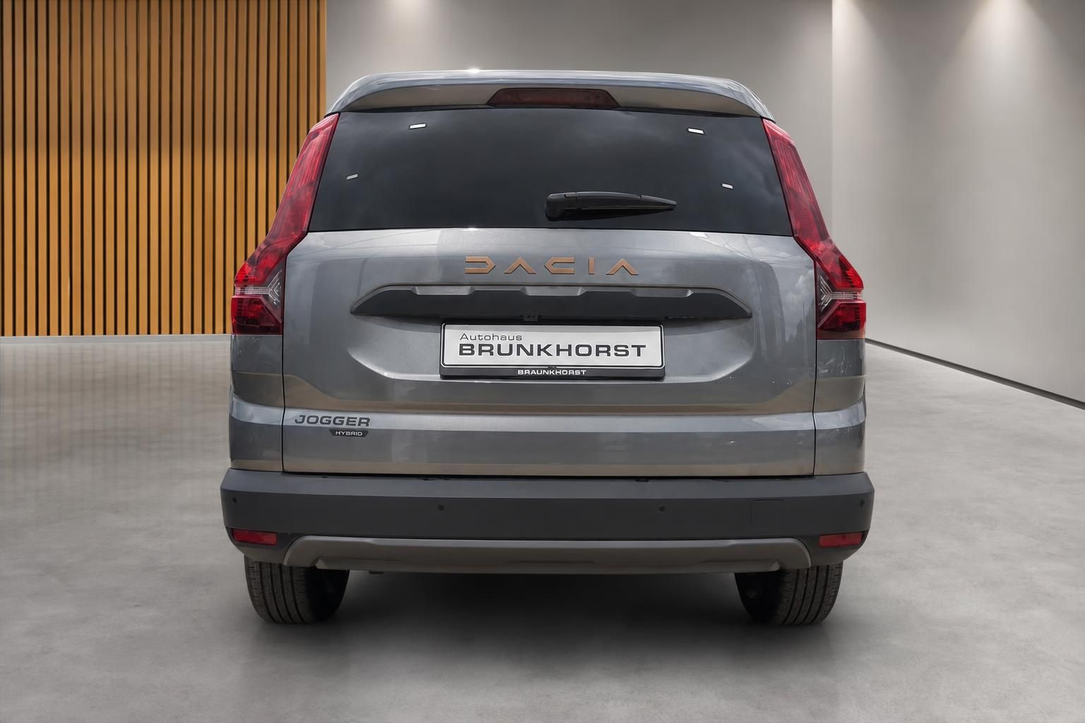 Dacia Jogger Hybrid grau Heckansicht Rückleuchten Kennzeichen Autohaus Brunkhorst