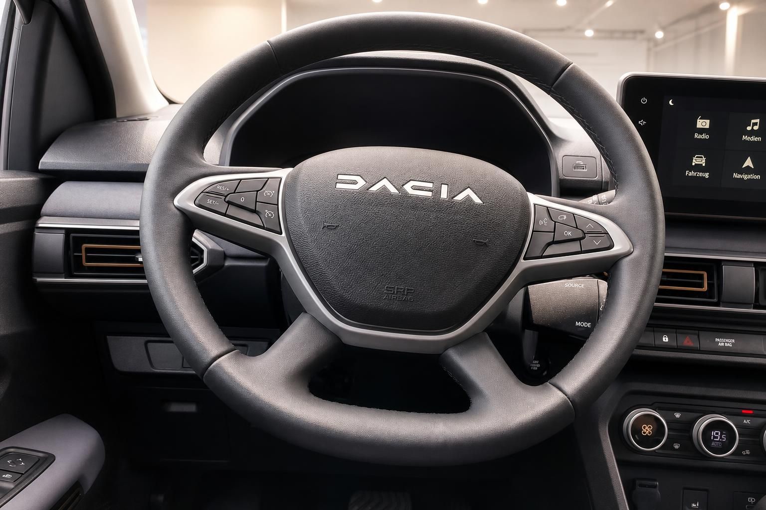 Dacia Lenkrad mit Multifunktionstasten und modernem Cockpit Display