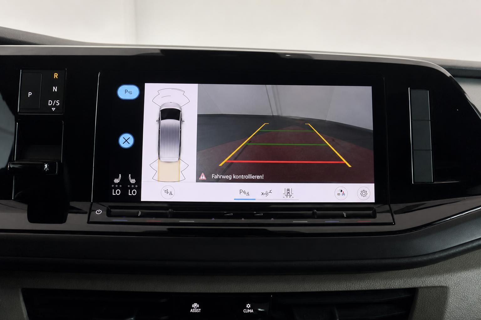 VW Multivan Infotainment mit Rückfahrkamera-Ansicht