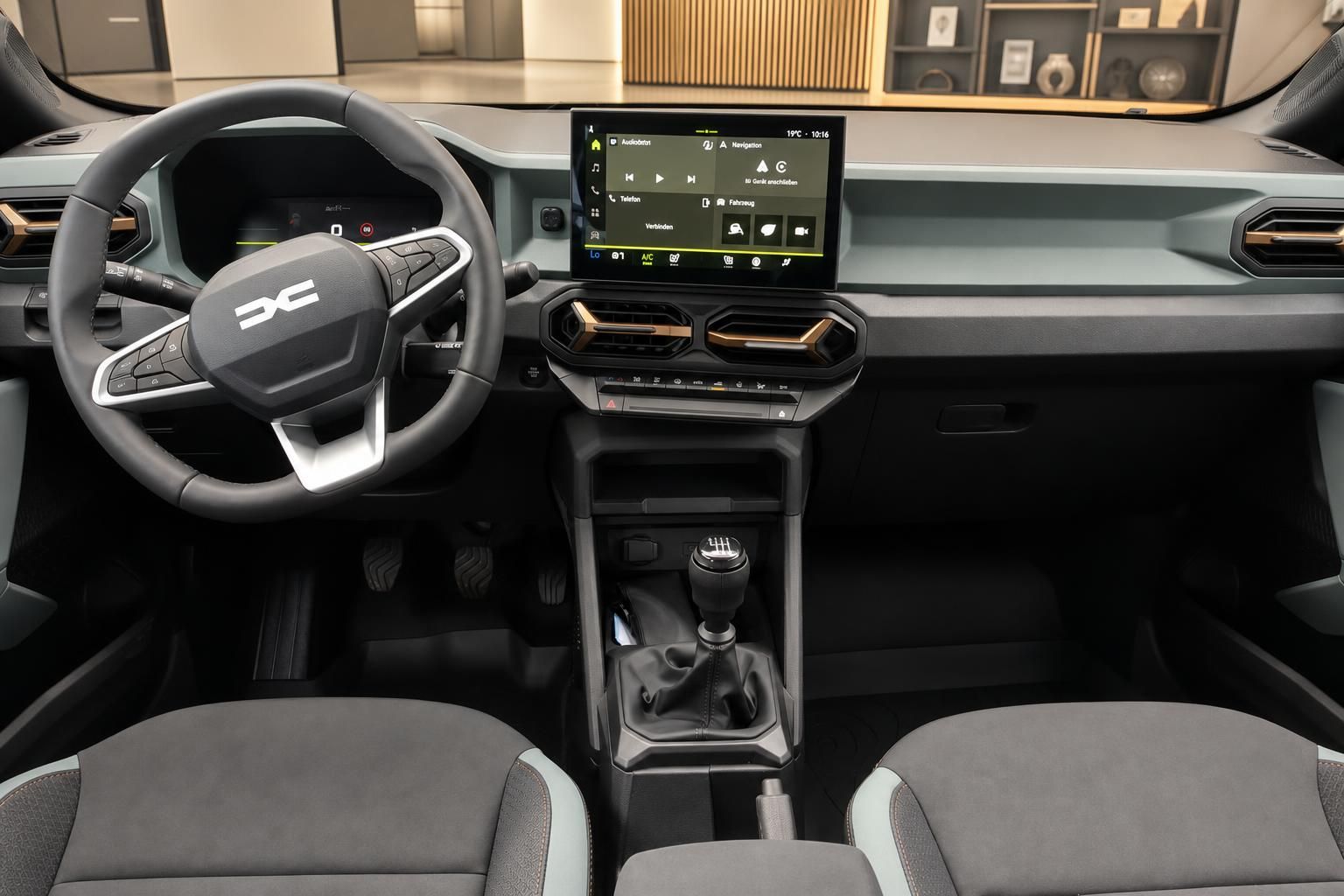Dacia Duster Cockpit mit Lenkrad und Touchscreen Infotainment