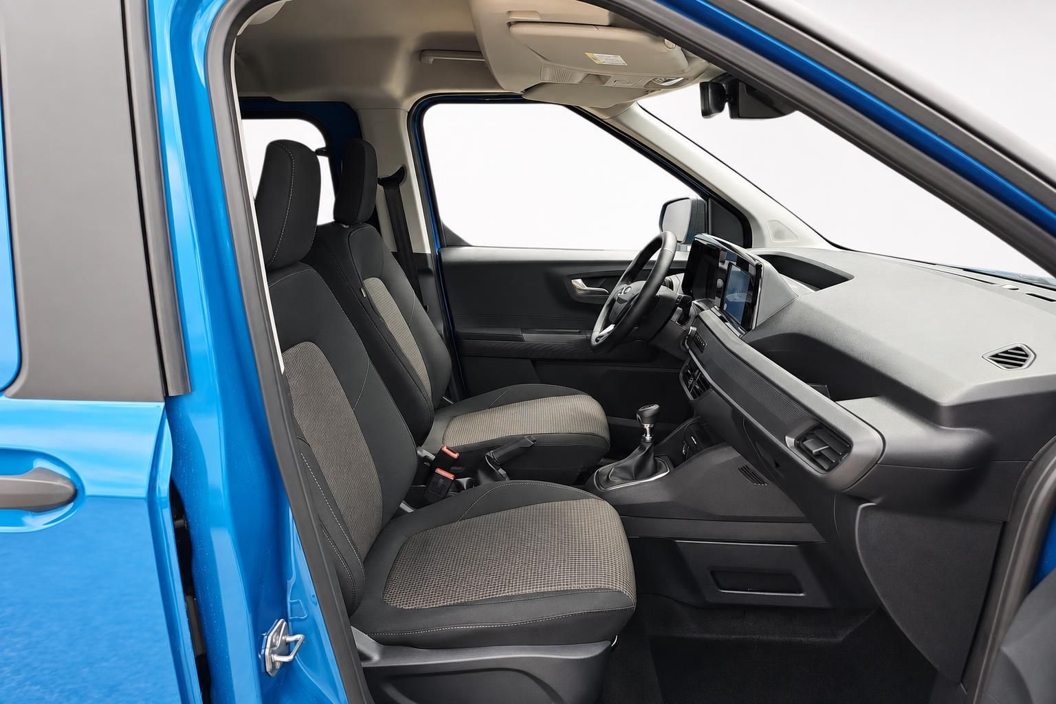 Fahrersitz und Armaturenbrett des Ford Tourneo Connect im Detail