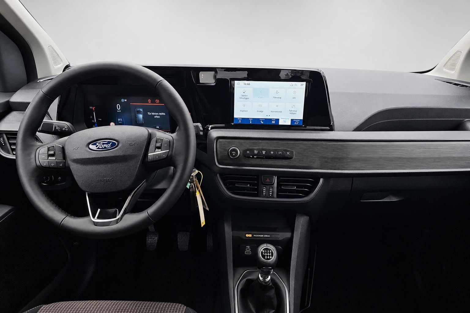 Cockpit mit Lenkrad und Touchscreen im Ford Tourneo Connect