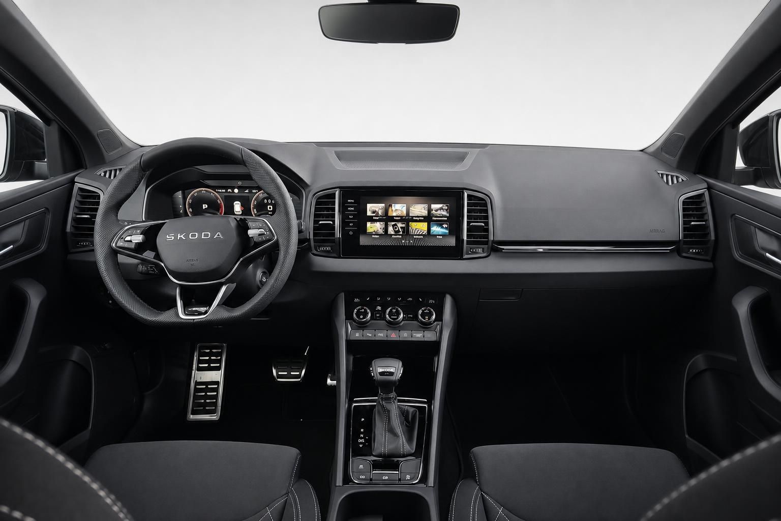 Skoda Cockpit mit Lenkrad, Display und Mittelkonsole
