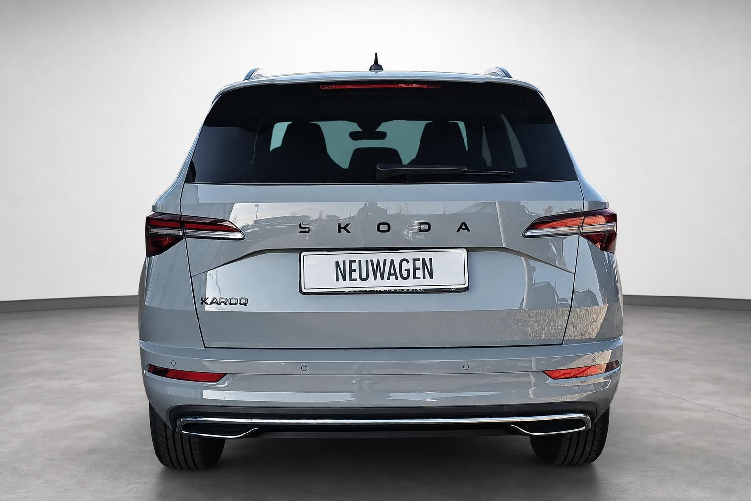 Škoda Karoq Neuwagen, Heckansicht mit Kennzeichen