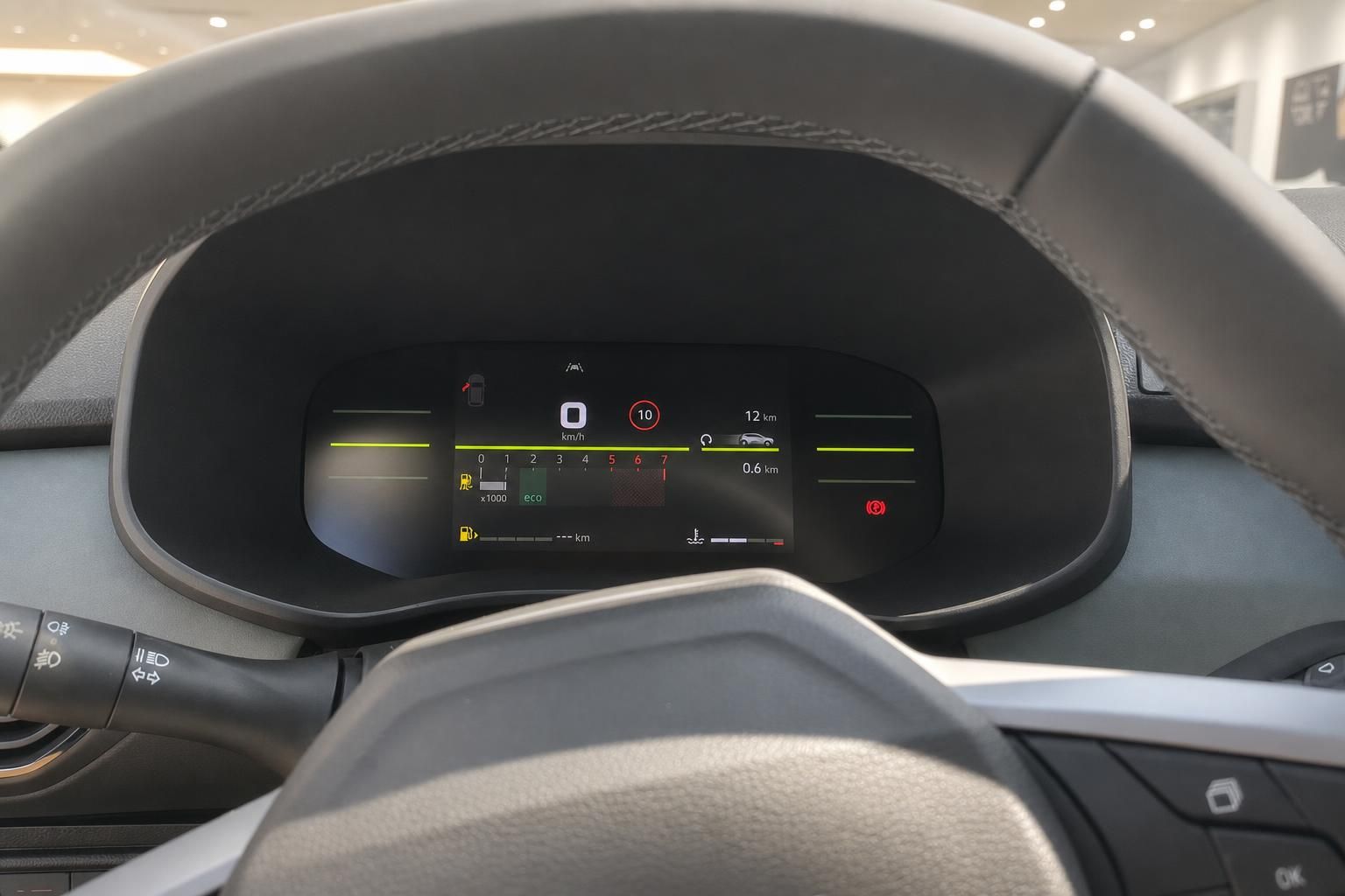 Digitales Kombiinstrument Fahrzeug Innenraum – Tacho, Drehzahlmesser und Bordcomputer-Display
