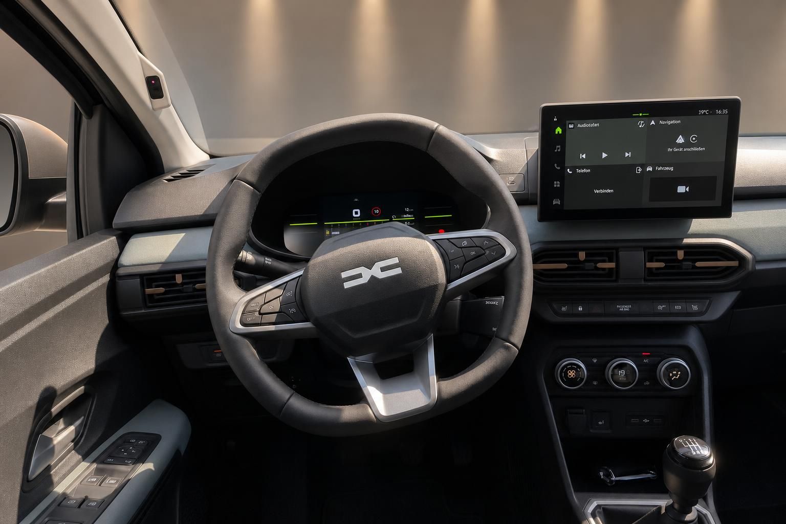 Dacia Sandero Cockpit – Lenkrad mit Logo, Touchscreen-Infotainment und Schaltgetriebe