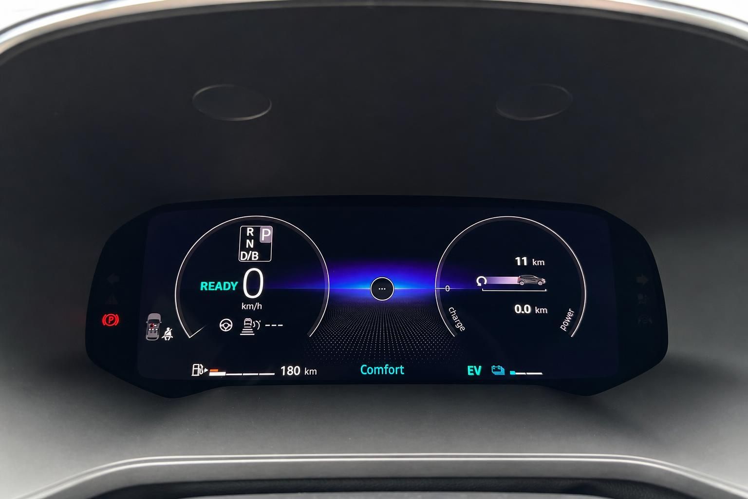 Renault digitales Kombiinstrument mit Elektrofahrzeug-Anzeige und Reichweiteninformation